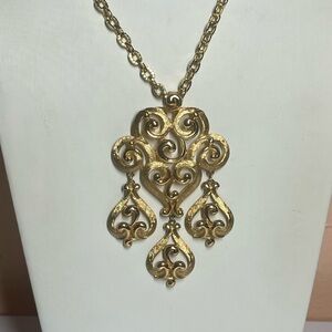 Crown Trifari vintage 1950-1960 gold tone necklace, 26” long